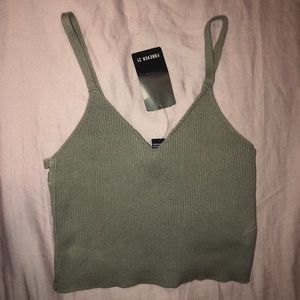 Nwt⭐️ forever 21 crop top with cut outs!